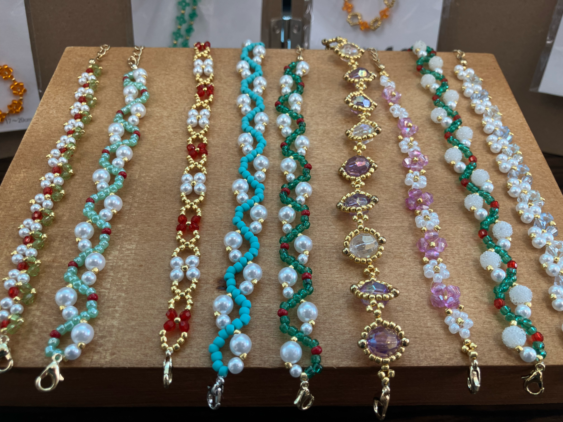 買われるお客様からかわいいと評判！ビーズ作り！